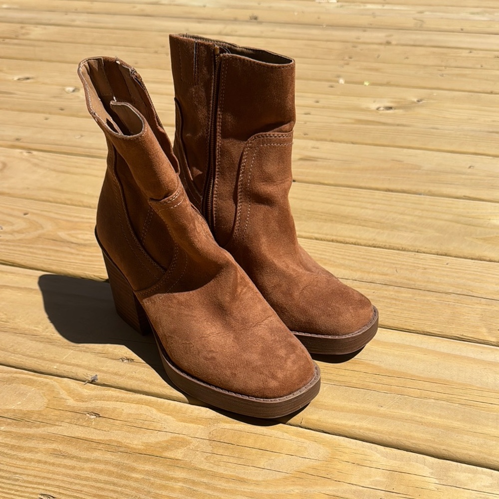 Universal Thread Women’s boots